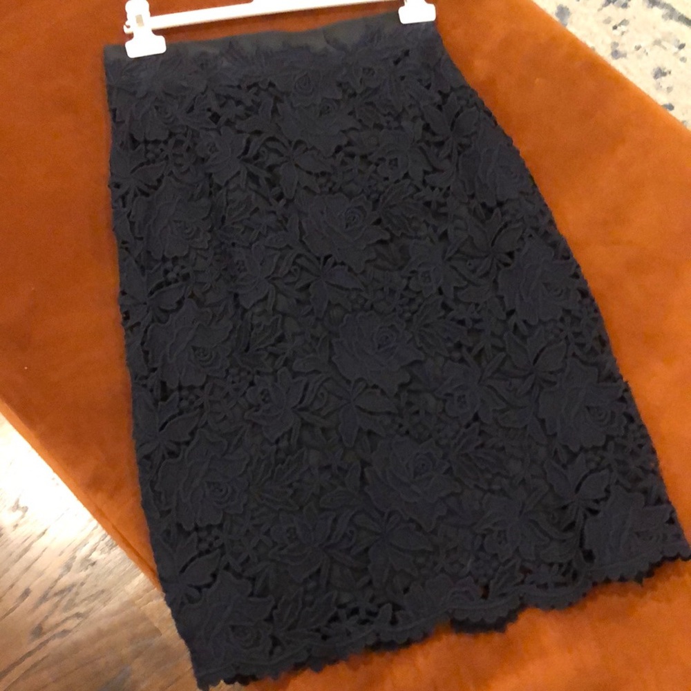Elie Tahari lace pencil skirt navy sz 10, EU 46
